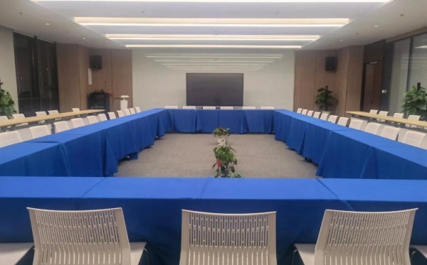 紅色廣場展廳設(shè)計賞析