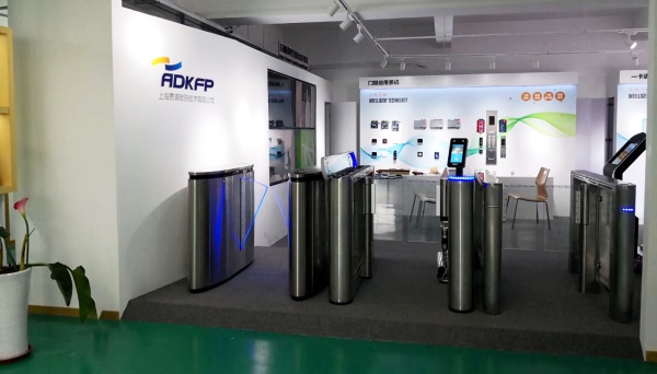 把展廳搬進(jìn)辦公樓!一進(jìn)門,就是企業(yè)最強(qiáng)名片 企業(yè)展廳設(shè)計(jì)的小竅門